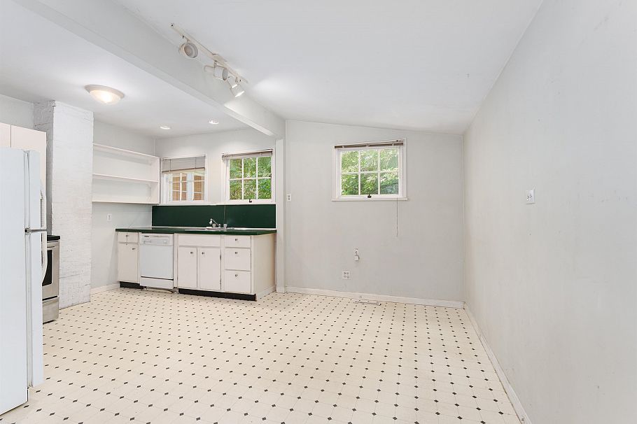 4150 Dollarton Highway North Vancouver, BC - 12