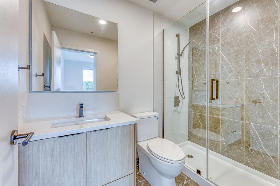 557 422 E 3rd Street North Vancouver, BC - 10