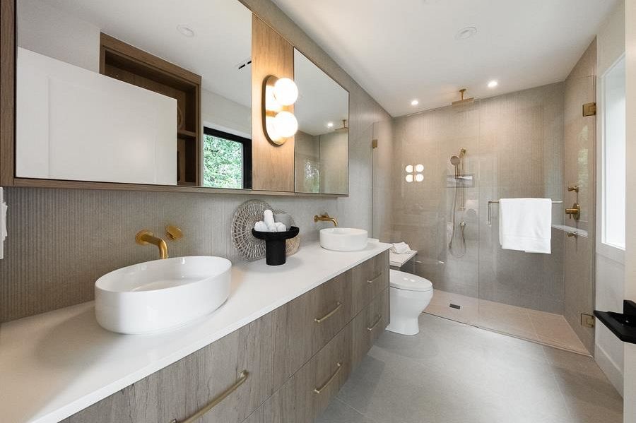 1 2154 E. 6 Avenue Vancouver, BC - 18