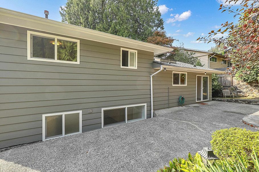 732 E 29th Street North Vancouver, BC - 38