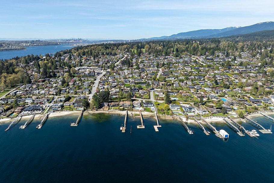 587 Beachview Drive North Vancouver, BC - 36