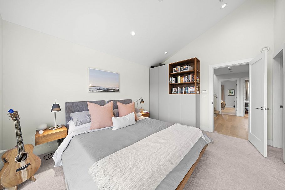 413 W Keith Road North Vancouver, BC - 23