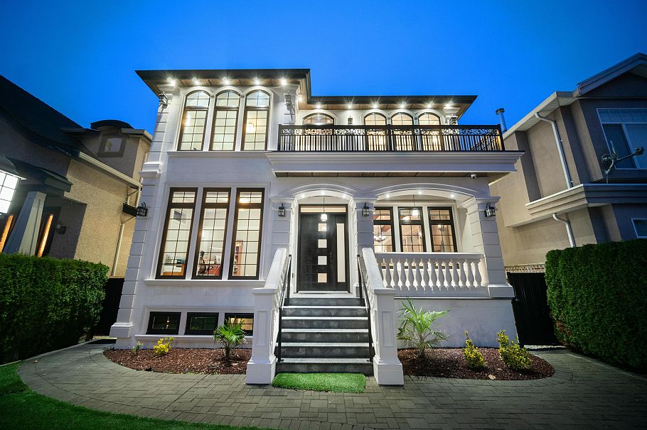 459 E 55th Avenue Vancouver, BC - 2