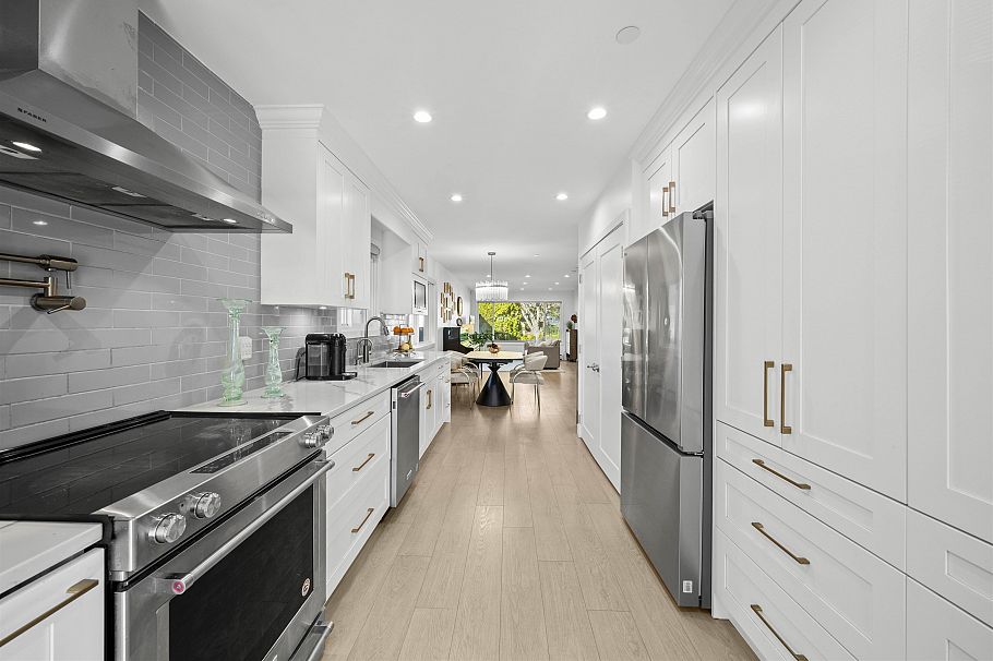 870 W 59th Avenue Vancouver, BC - 13