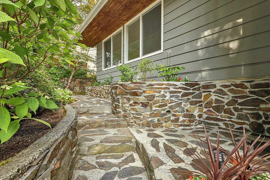 732 E 29th Street North Vancouver, BC - 4