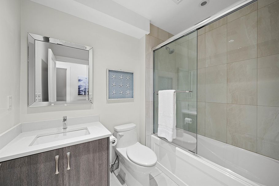 413 W Keith Road North Vancouver, BC - 31