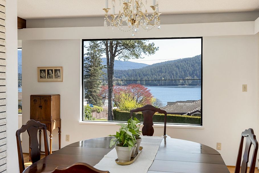 587 Beachview Drive North Vancouver, BC - 7