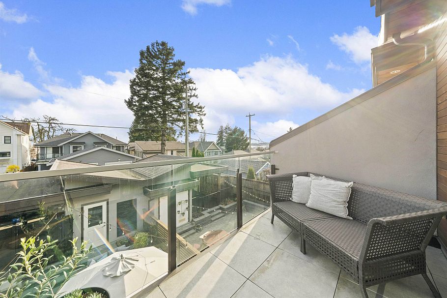 413 W Keith Road North Vancouver, BC - 24