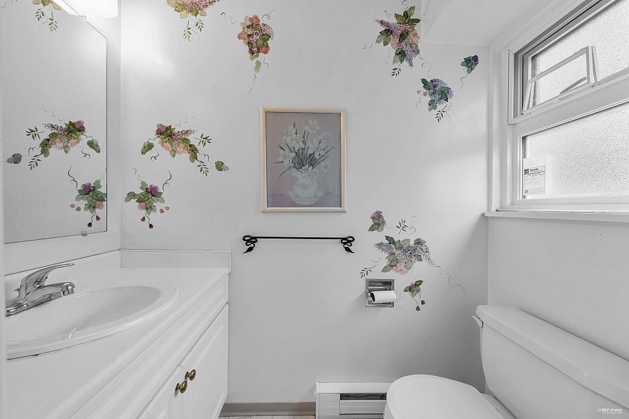 3566 Regent Avenue North Vancouver, BC - 38