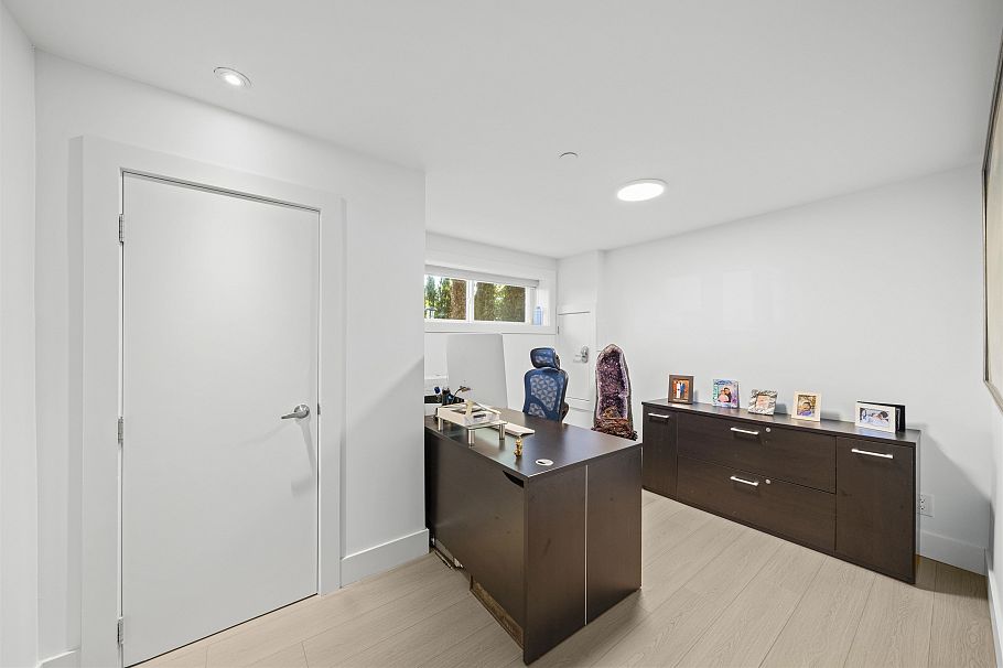 870 W 59th Avenue Vancouver, BC - 29