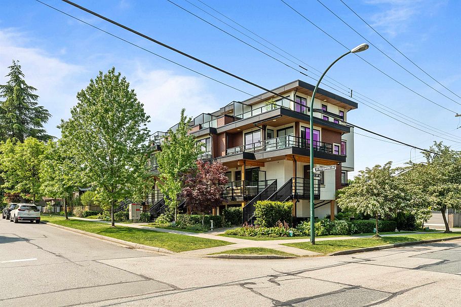 2388 E 34th Avenue Vancouver, BC - 2