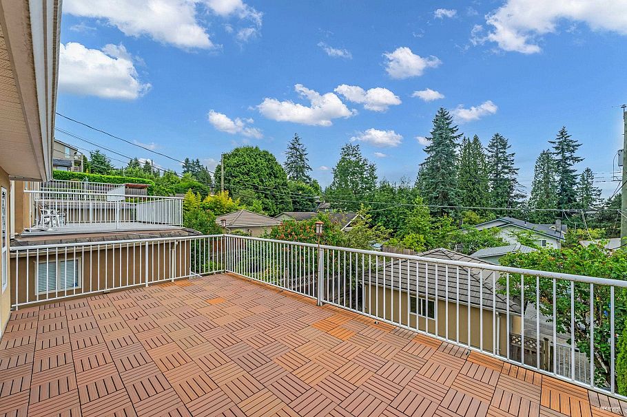 313 E 27 Street North Vancouver, BC - 18