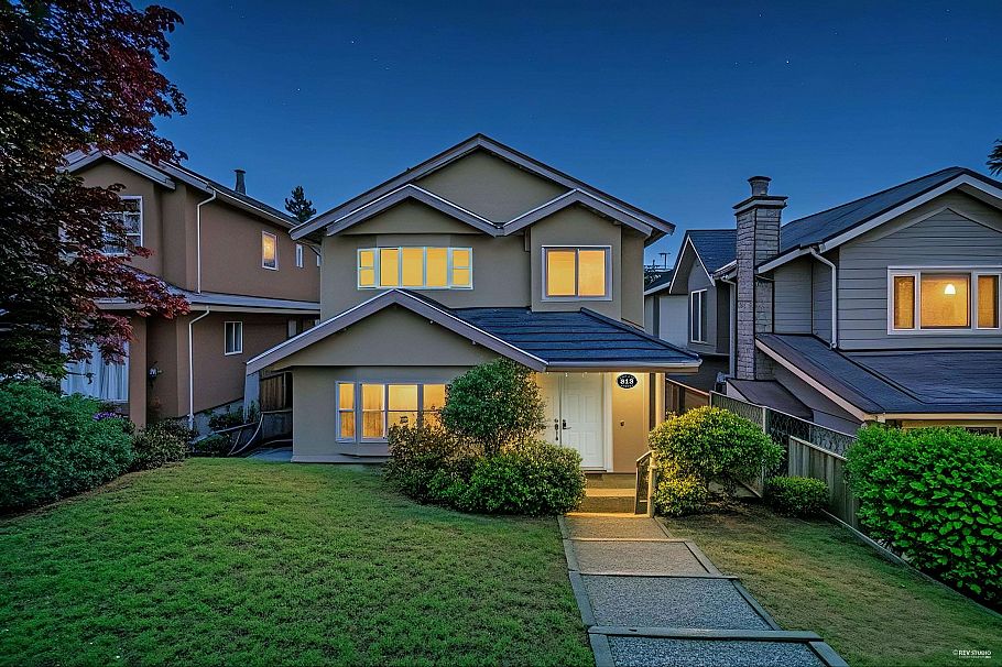 313 E 27 Street North Vancouver, BC - 1