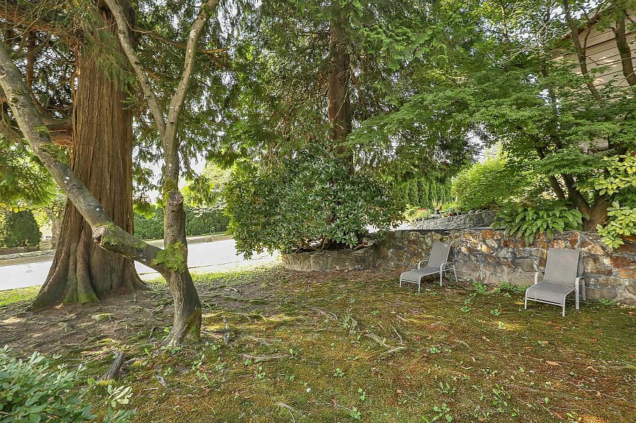 732 E 29th Street North Vancouver, BC - 34