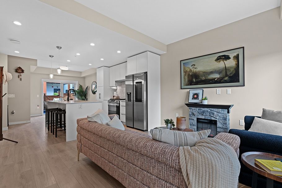 161 565 E 2nd Street North Vancouver, BC - 3