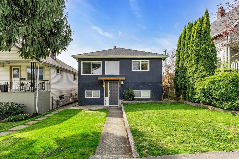 2942 E Georgia Street Vancouver, BC - 1