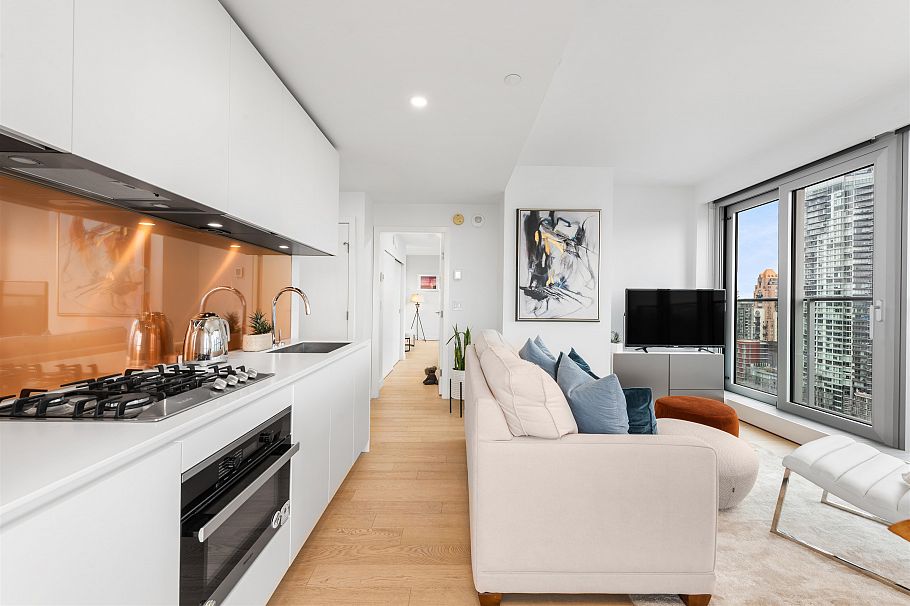 2702 1480 Howe Street Vancouver, BC - 3