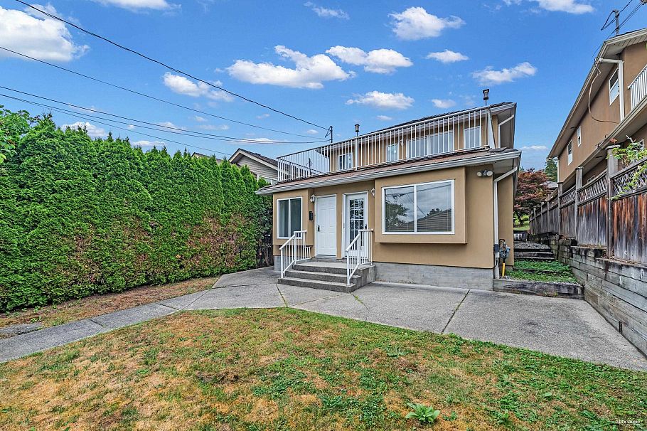 313 E 27 Street North Vancouver, BC - 19