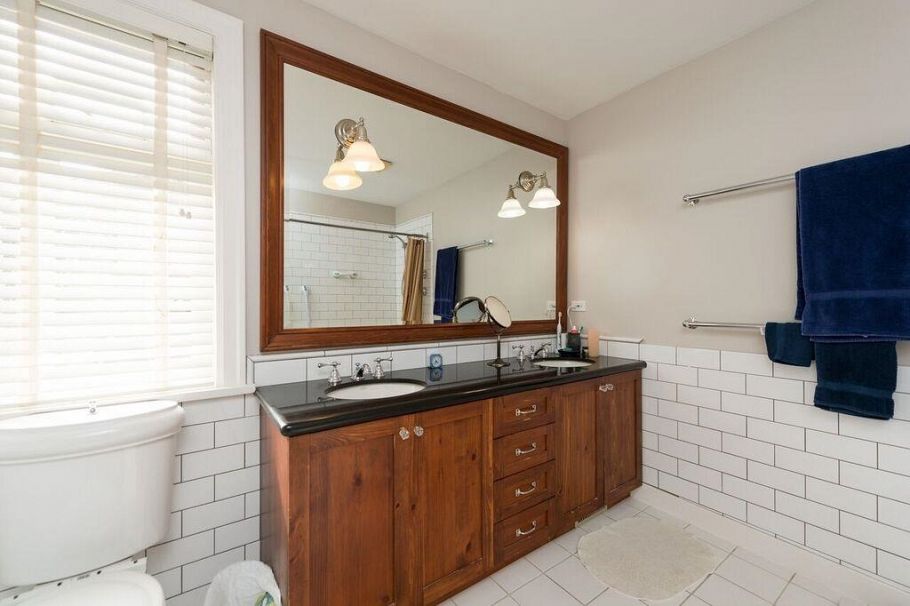 4655 W 6 Th Avenue Vancouver, BC - 5