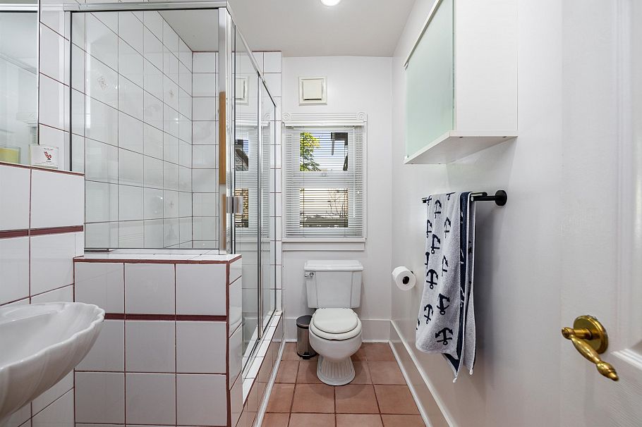 4343 W 11th Avenue Vancouver, BC - 17