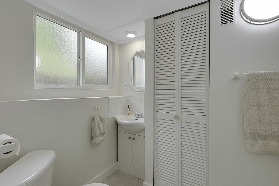 732 E 29th Street North Vancouver, BC - 22