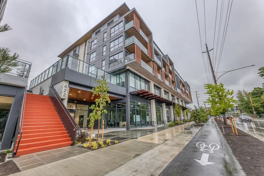 557 422 E 3rd Street North Vancouver, BC - 1