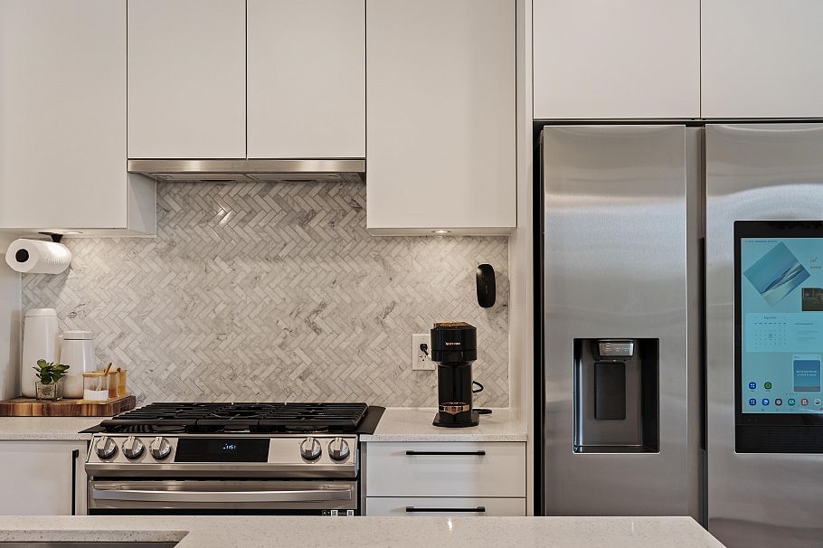 161 565 E 2nd Street North Vancouver, BC - 2