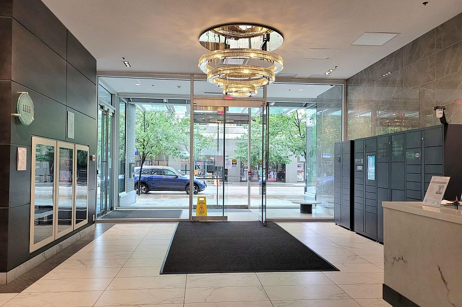 2501 1283 Howe Street Vancouver, BC - 2