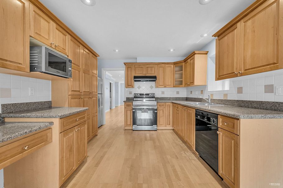 313 E 27 Street North Vancouver, BC - 9