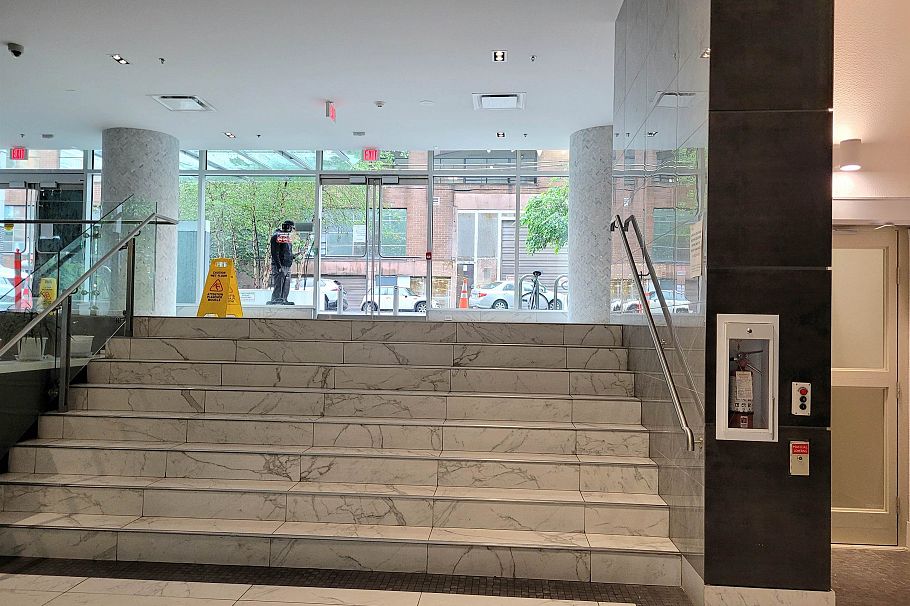 2501 1283 Howe Street Vancouver, BC - 24