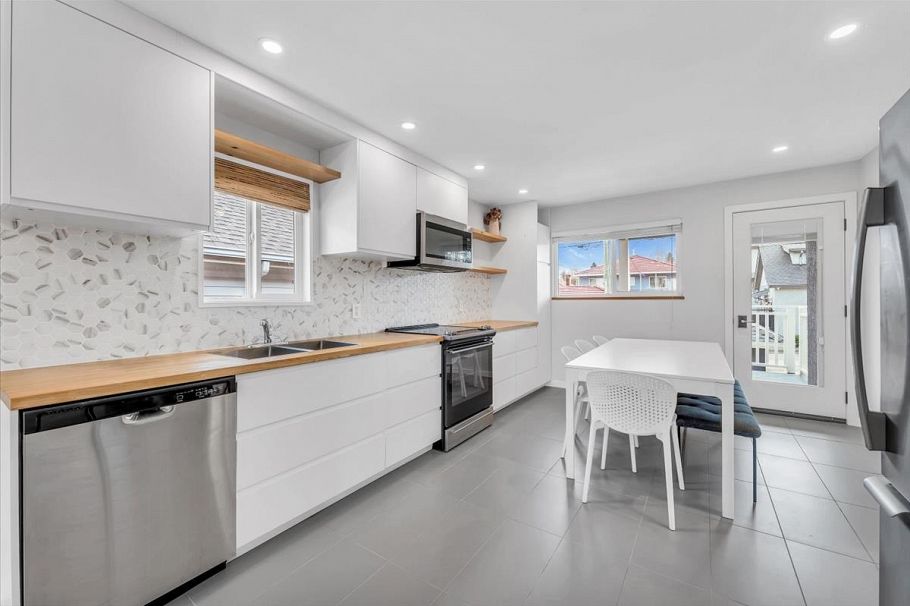 2942 E Georgia Street Vancouver, BC - 8