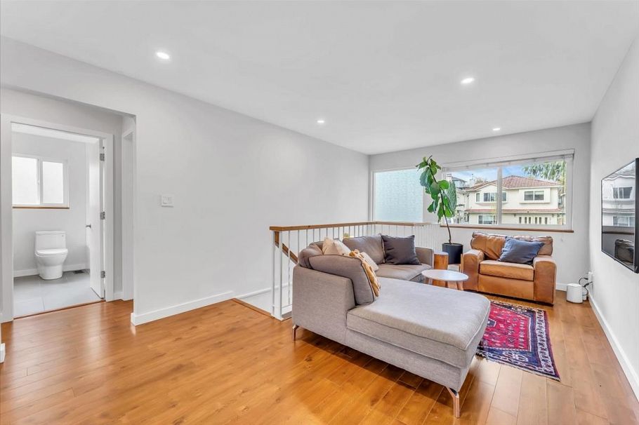 2942 E Georgia Street Vancouver, BC - 4