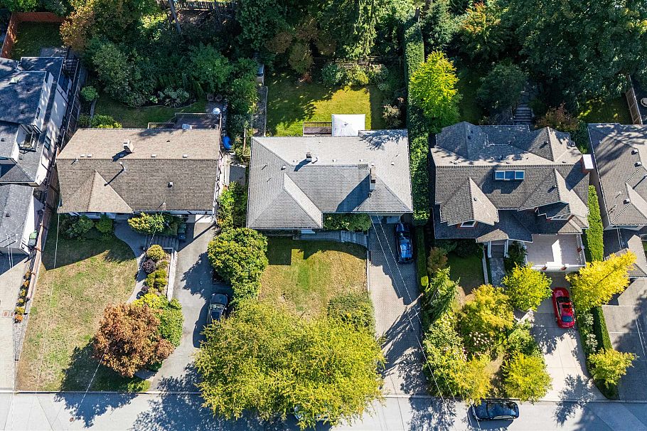 869 Clements Avenue North Vancouver, BC - 3