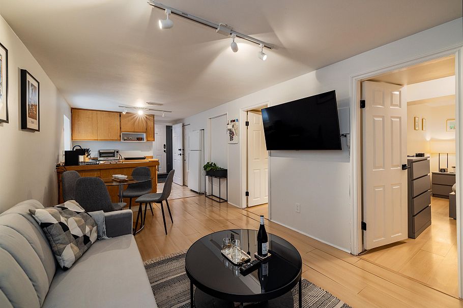 4343 W 11th Avenue Vancouver, BC - 36