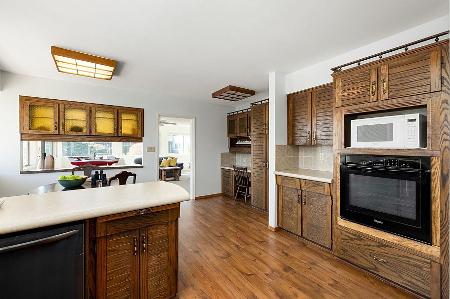 587 Beachview Drive North Vancouver, BC - 12