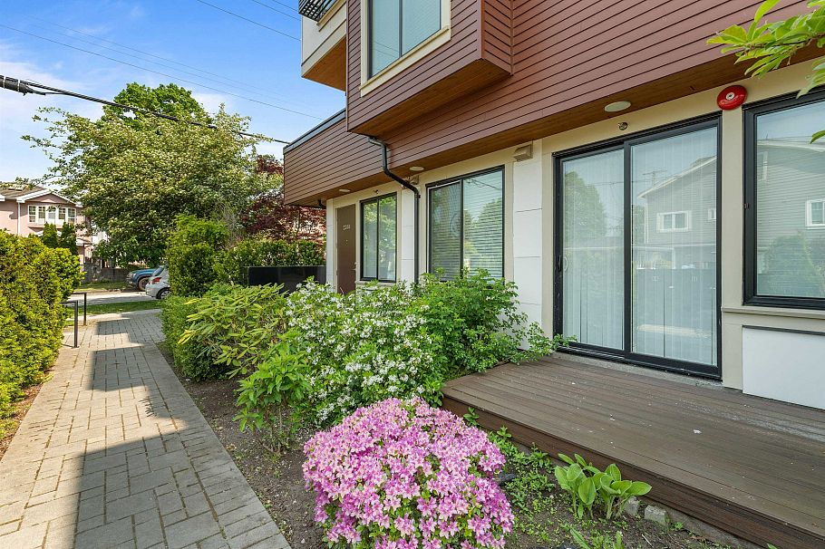 2388 E 34th Avenue Vancouver, BC - 23