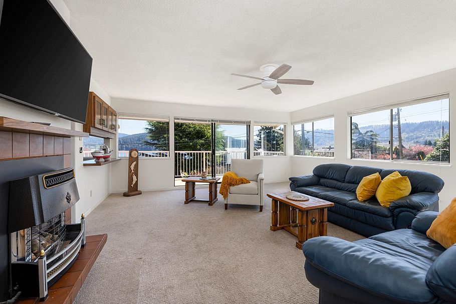 587 Beachview Drive North Vancouver, BC - 17