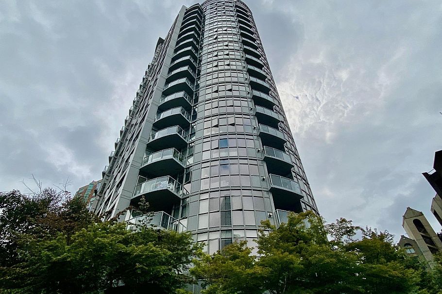 1104 1050 Smithe Street Vancouver, BC - 1