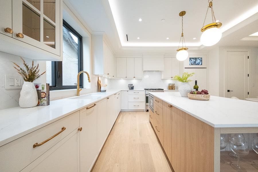 1 2154 E. 6 Avenue Vancouver, BC - 10