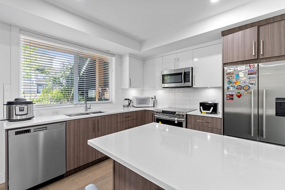 2388 E 34th Avenue Vancouver, BC - 1
