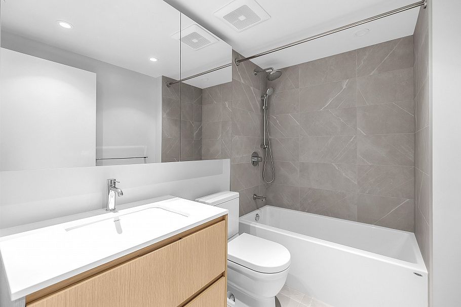 614 1500 Fern Street North Vancouver, BC - 17