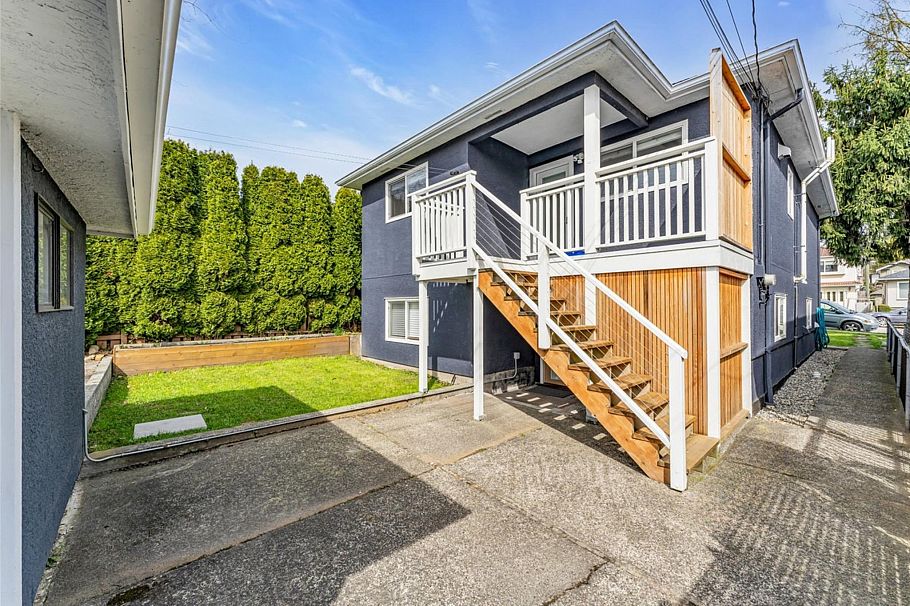 2942 E Georgia Street Vancouver, BC - 26