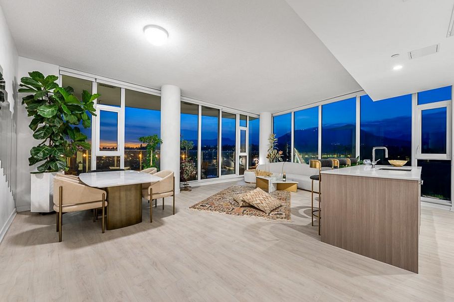 2704 1401 Hunter Street North Vancouver, BC - 2