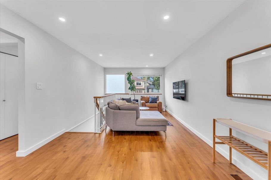 2942 E Georgia Street Vancouver, BC - 3