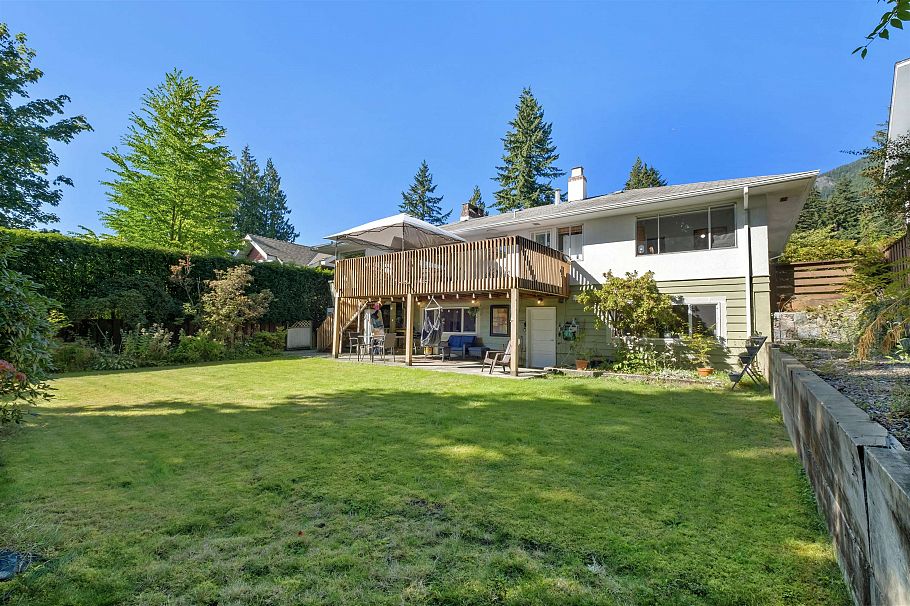 869 Clements Avenue North Vancouver, BC - 20