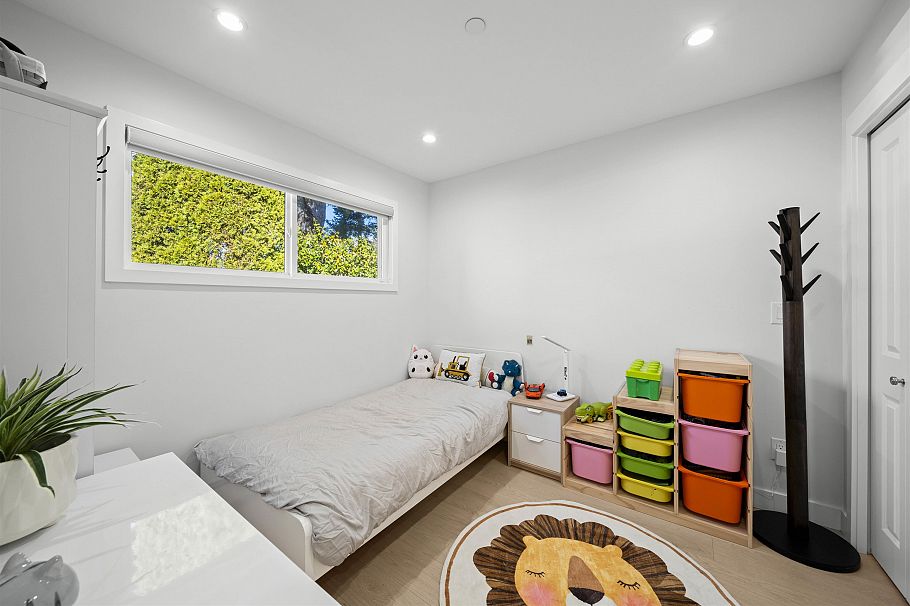 870 W 59th Avenue Vancouver, BC - 18