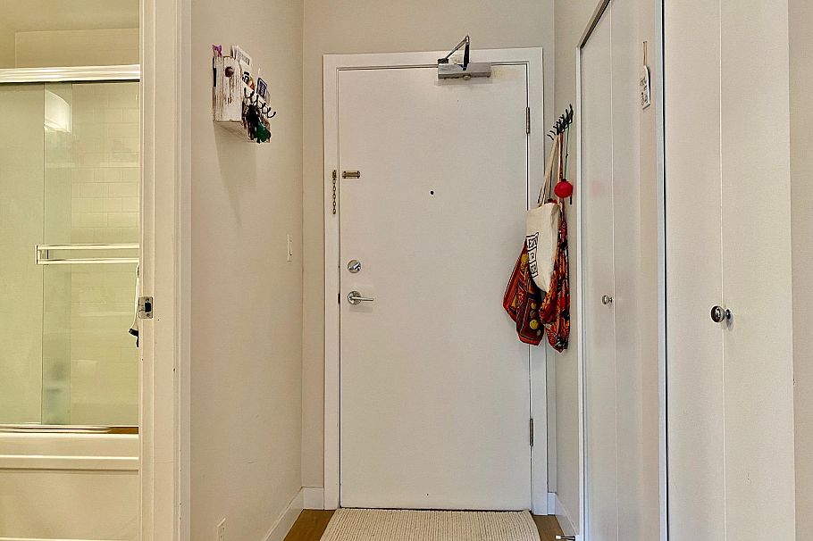 1104 1050 Smithe Street Vancouver, BC - 2