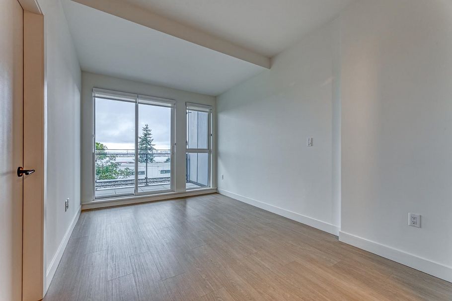 557 422 E 3rd Street North Vancouver, BC - 3