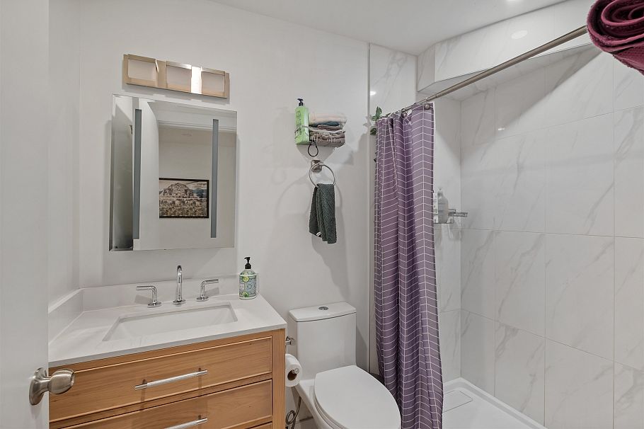 869 Clements Avenue North Vancouver, BC - 12