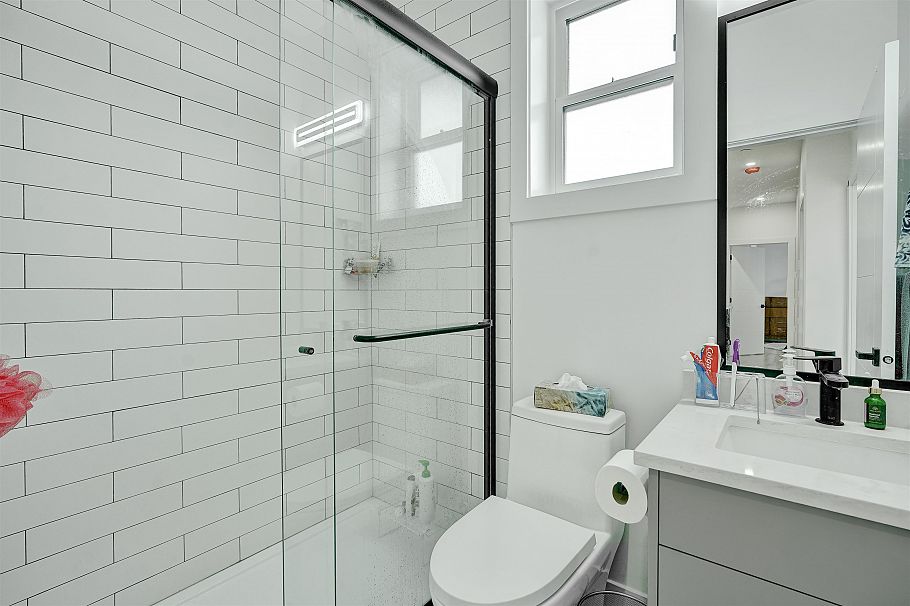 1423 E 62nd Avenue Vancouver, BC - 27